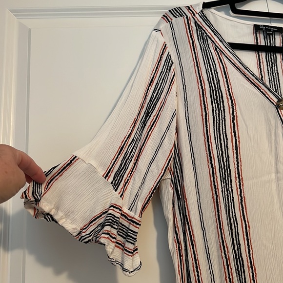 100% Rayon asymmetrical front blouse - Picture 2 of 4